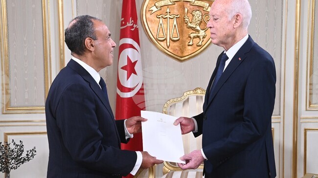 МЕНА: Външният министър на Египет обсъди с тунизийския президент подкрепата на Египет за страната и възможностите за по-тясно сътрудничество