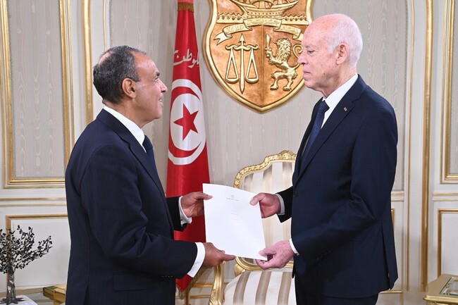 МЕНА: Външният министър на Египет обсъди с тунизийския президент подкрепата на Египет за страната и възможностите за по-тясно сътрудничество