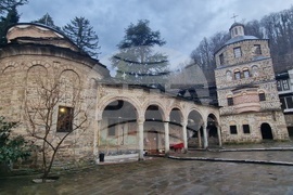 Троянски манастир - мощи на св. Давид от Евбея и св. Йоан Руски