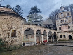 Троянски манастир - мощи на св. Давид от Евбея и св. Йоан Руски