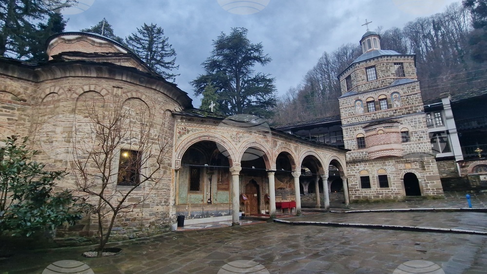 Троянски манастир - мощи на св. Давид от Евбея и св. Йоан Руски