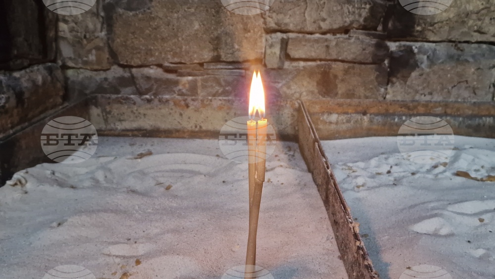 Троянски манастир - мощи на св. Давид от Евбея и св. Йоан Руски