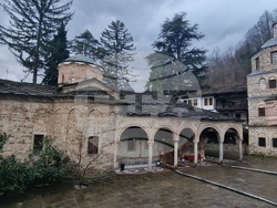 Троянски манастир - мощи на св. Давид от Евбея и св. Йоан Руски