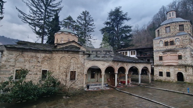 Драговитийският епископ Василий ще води богослуженията в Троянския манастир на Цветница и Великден