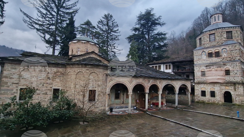 Троянски манастир - мощи на св. Давид от Евбея и св. Йоан Руски