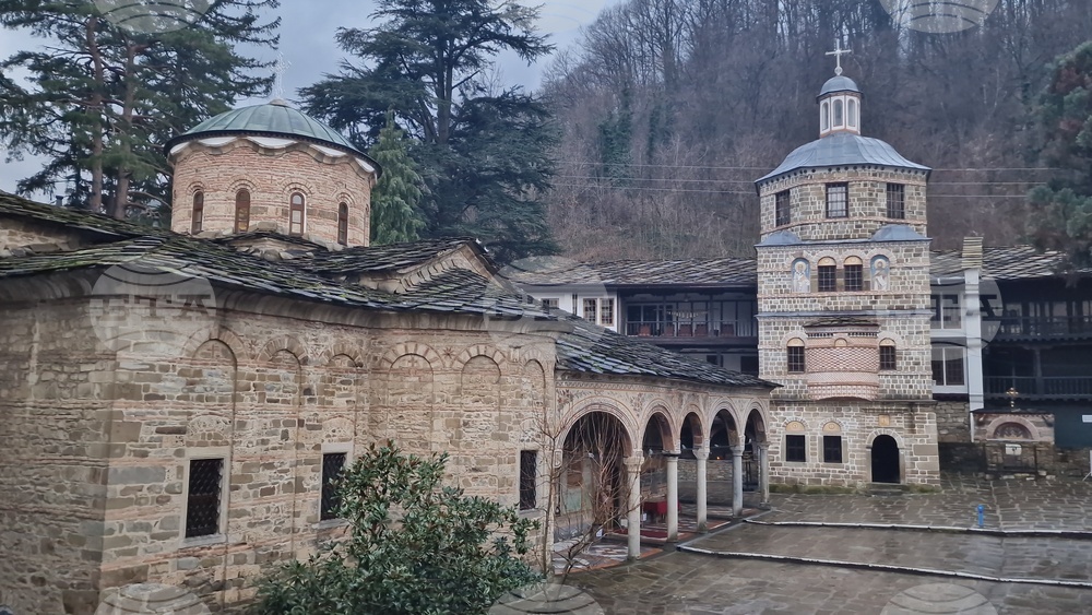 Троянски манастир - мощи на св. Давид от Евбея и св. Йоан Руски