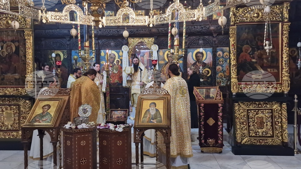 Троянски манастир - мощи на св. Давид от Евбея и св. Йоан Руски