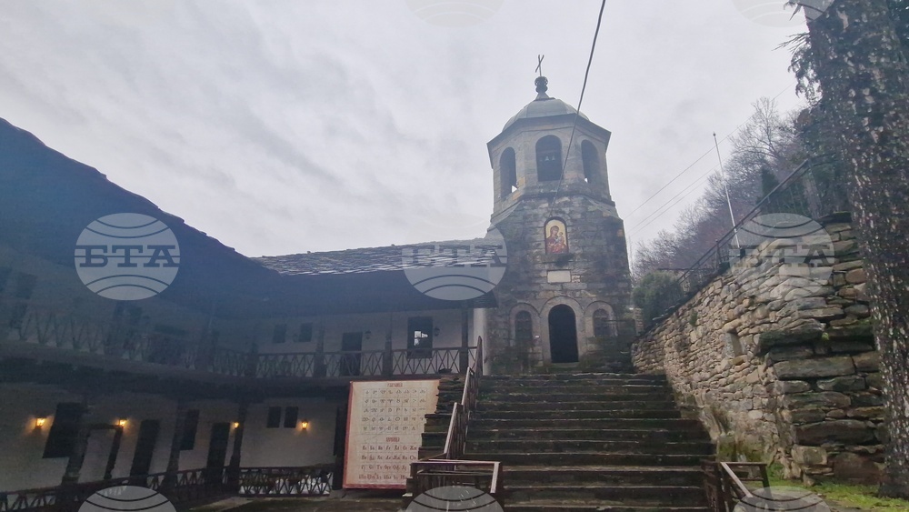 Троянски манастир - мощи на св. Давид от Евбея и св. Йоан Руски