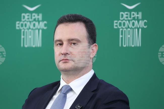 Outgoing Energy Minister Says Bulgaria's Energy Mix Guarantees Affordable Prices for Consumers