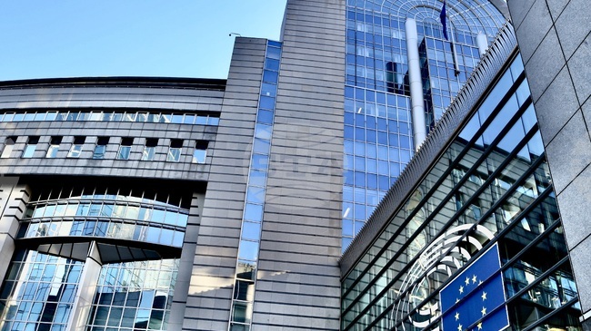 Евродепутатите ще гласуват през март общи правила за борба с корупцията