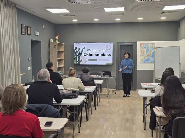 Сформираха допълнителна група за курса по китайски език в бургаския филиал на Софийски университет