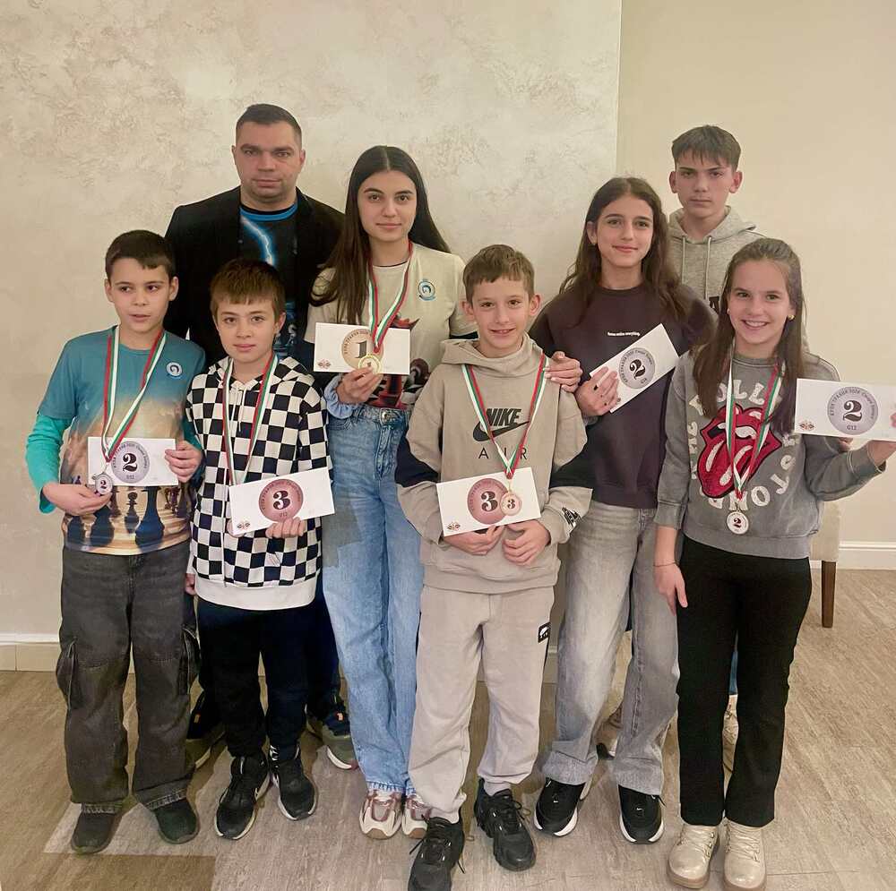 Състезателите на Шах клуб „Сините Камъни“ постигнаха отлични резултати на силния международен шахматен турнир Купа „Траяна“