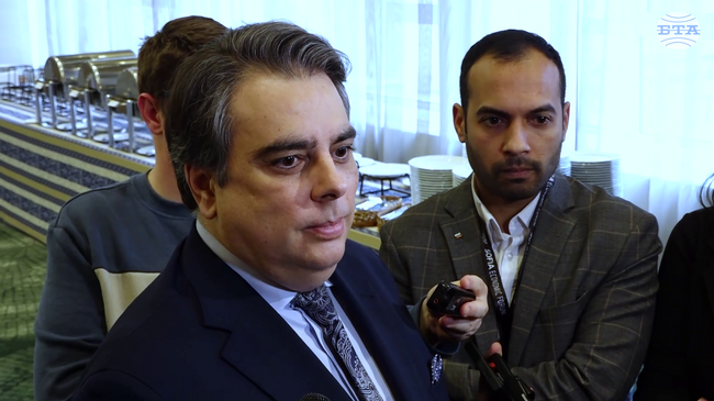 Коалицията ни е единна и, ако иска, Румен Радев може да ни подкрепи, заяви председателят на „Продължаваме промяната“ Асен Василев