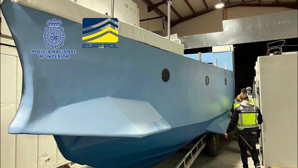 Белга: Нов доклад на Европол разкрива, че наркобандите използват дронове и подводници, за да заобиколят контрола на пристанищата