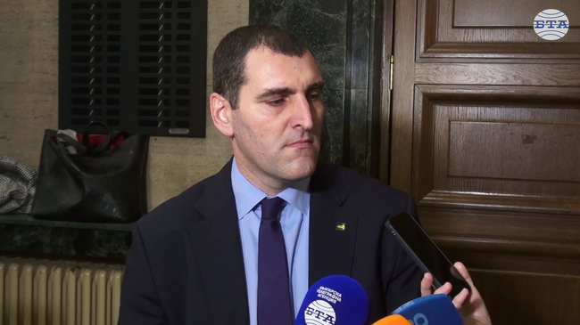 Съдът разпита двама полицаи, свидетели по делото срещу Кирил Петков за длъжностни престъпления