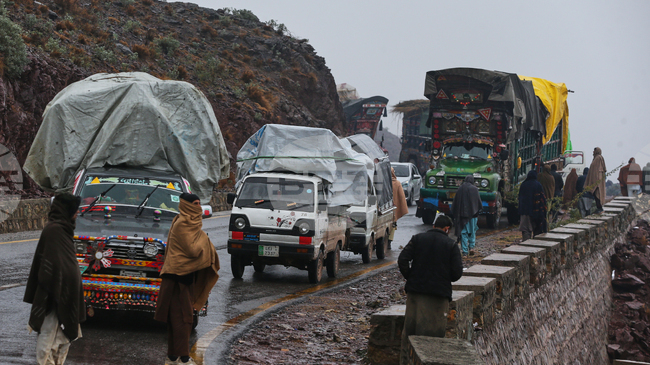 Пакистан съобщи, че е нанесъл удари по укрития на пакистански екстремисти по границата с Афганистан