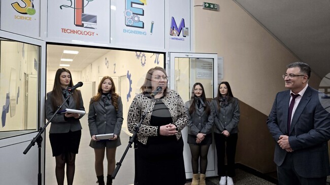 В Средно училище „Николай Катранов“ в Свищов откриха нов STEM център по природни науки, математика и информатика