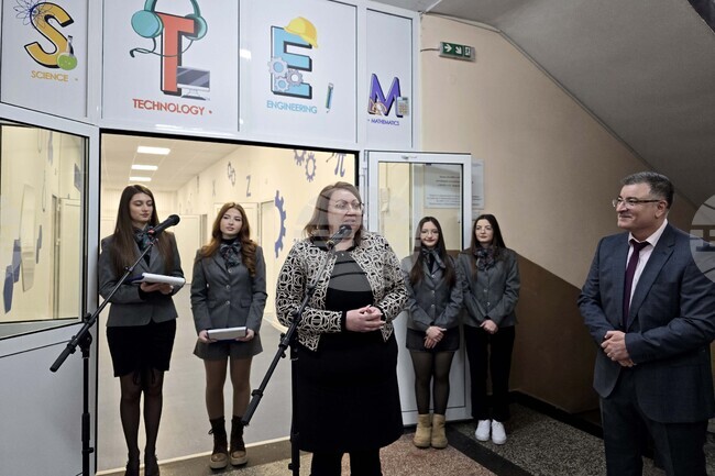 В Средно училище „Николай Катранов“ в Свищов откриха нов STEM център по природни науки, математика и информатика