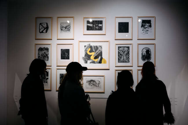 Изложба "Образи и отпечатъци" в НБУ прави визуален мост между традиция и съвременност