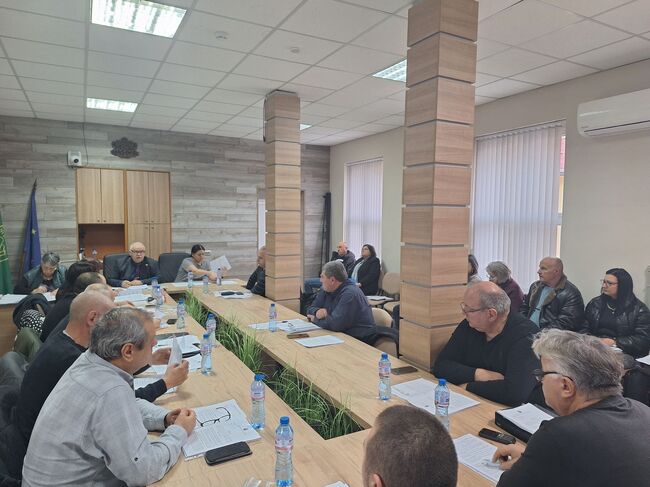 Общинският съвет в Угърчин прие отчета за дейността си за второто шестмесечие на 2025 година