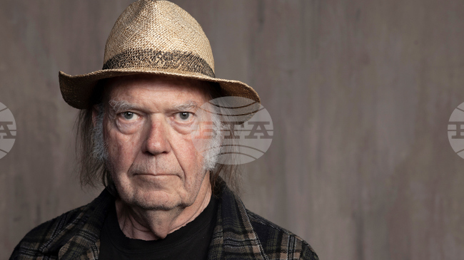 Нийл Янг предлага на гренландците свободен достъп до музикалните си архиви