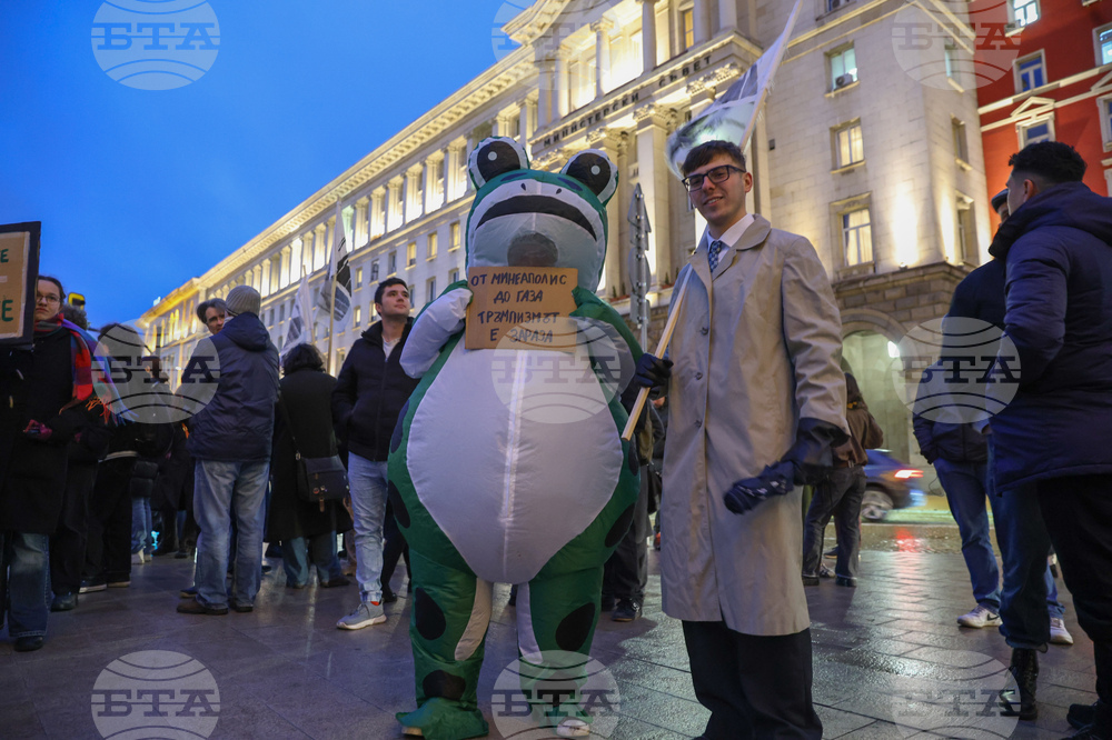 Citizens Rally Outside Parliament Against Bulgaria's Participation in US President's Board of Peace
