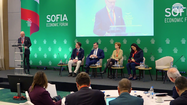 Членството в еврозоната е успех, разкриващ редица възможности пред България, посочиха участници на икономически форум в София