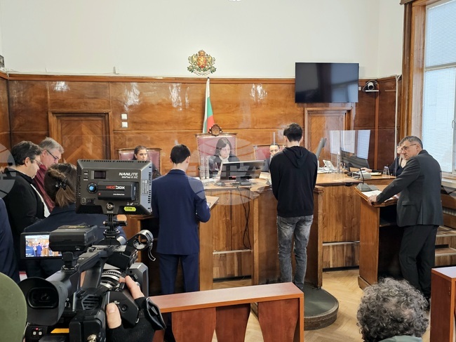 Русенският съд заседава по делото за шофьора, причинил катастрофа с трима загинали в Разград