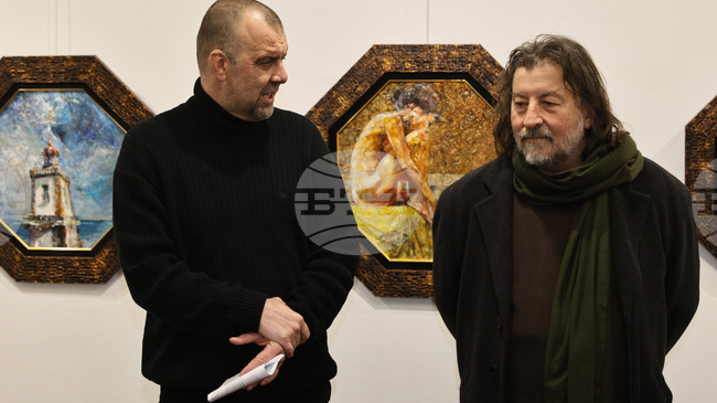 Стихийната живопис на художника Васил Петров гостува в пловдивска галерия