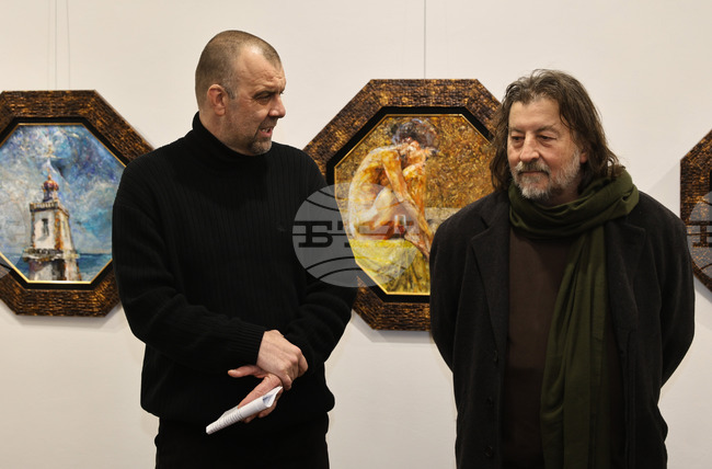 Стихийната живопис на художника Васил Петров гостува в пловдивска галерия