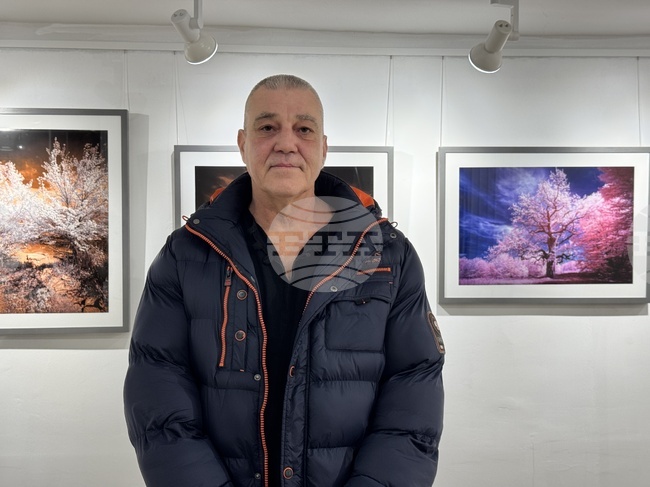 Варненският автор Константин Фиалковски представи в Казанлък изложбата с инфрачервена фотография "Инфраред АртАкт"