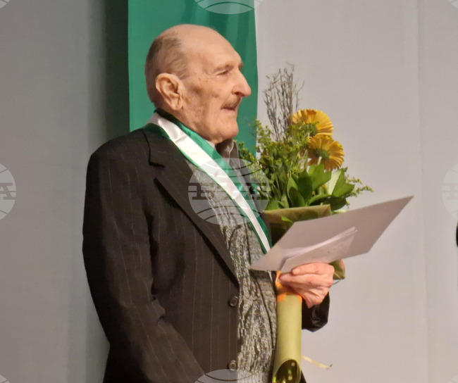 Приемам наградата като оценка за дългогодишния ми труд и като признание за Топчии, каза новият почетен гражданин на Разград Ганчо Ганев 