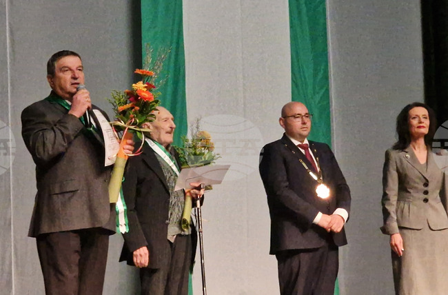 Станка Николица Спасо-Еленина (посмъртно), Ганчо Ганев и Светлозар Караджов са новите почетни граждани на Разград