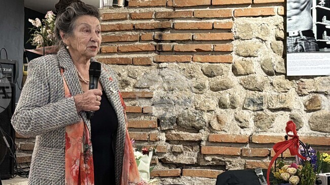 Ние споделяхме същите ценности, за които се борим и днес, каза журналистът Божана Димитрова на откриването на фотоизложбата „Разговор с вас“