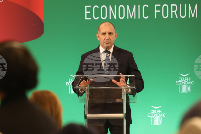 Европа се превърна в заложник на своята амбиция за морално лидерство в свят без правила, каза Румен Радев на Софийския икономически форум