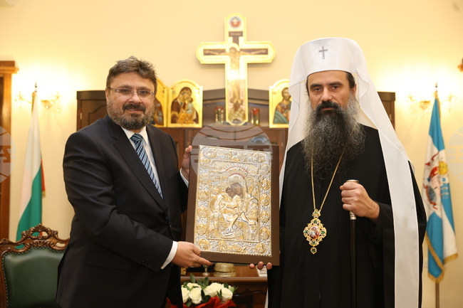 Патриарх Даниил благослови Кирил Вълчев в първия ден на новия му мандат като генерален директор на БТА 