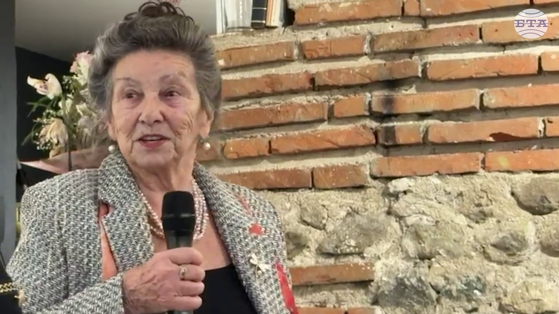 Ние споделяхме същите ценности, за които се борим и днес, каза журналистът Божана Димитрова на откриването на фотоизложбата „Разговор с вас“