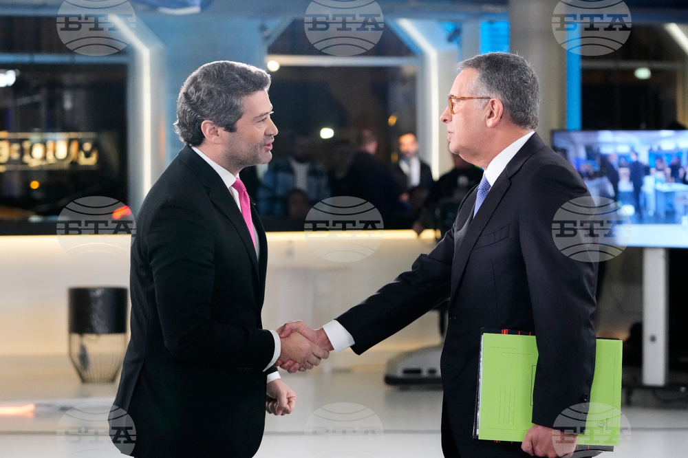 Кандидатът на социалистическата партия е напът да победи лидера на крайната десница на президентските избори в Португалия според проучване