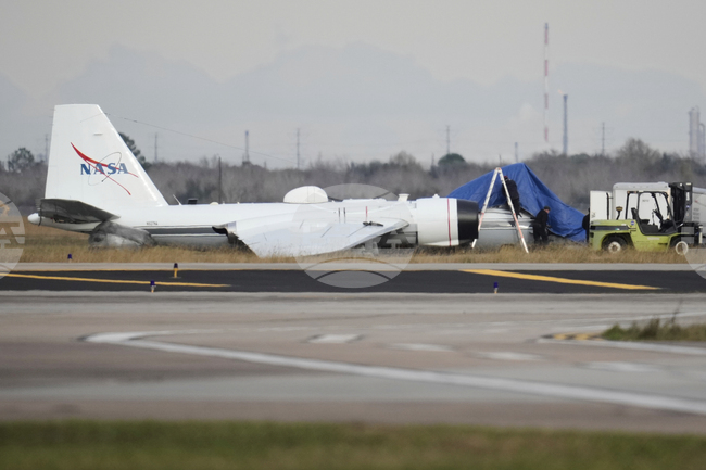 NASA Aircraft Belly Landing