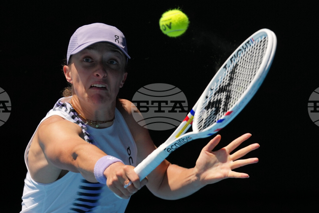 Ига Швьонтек се класира за третия кръг на турнира в Доха, италианка елиминира Коко Гоф