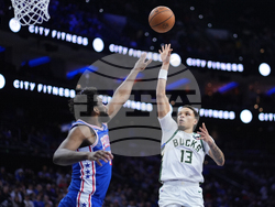 Bucks 76ers Basketball