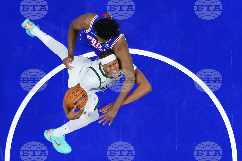 Bucks 76ers Basketball