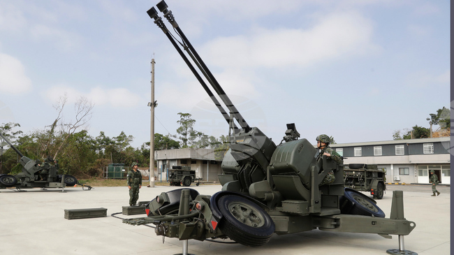 Тайванските въоръжени сили симулираха отблъскване на китайска атака от морето