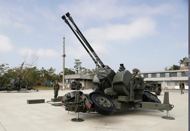 Тайванските въоръжени сили симулираха отблъскване на китайска атака от морето