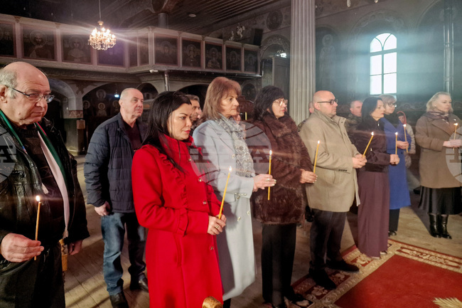 Разград - храм „Св. Николай Мирликийски Чудотворец” - литургия - Ден на Разград