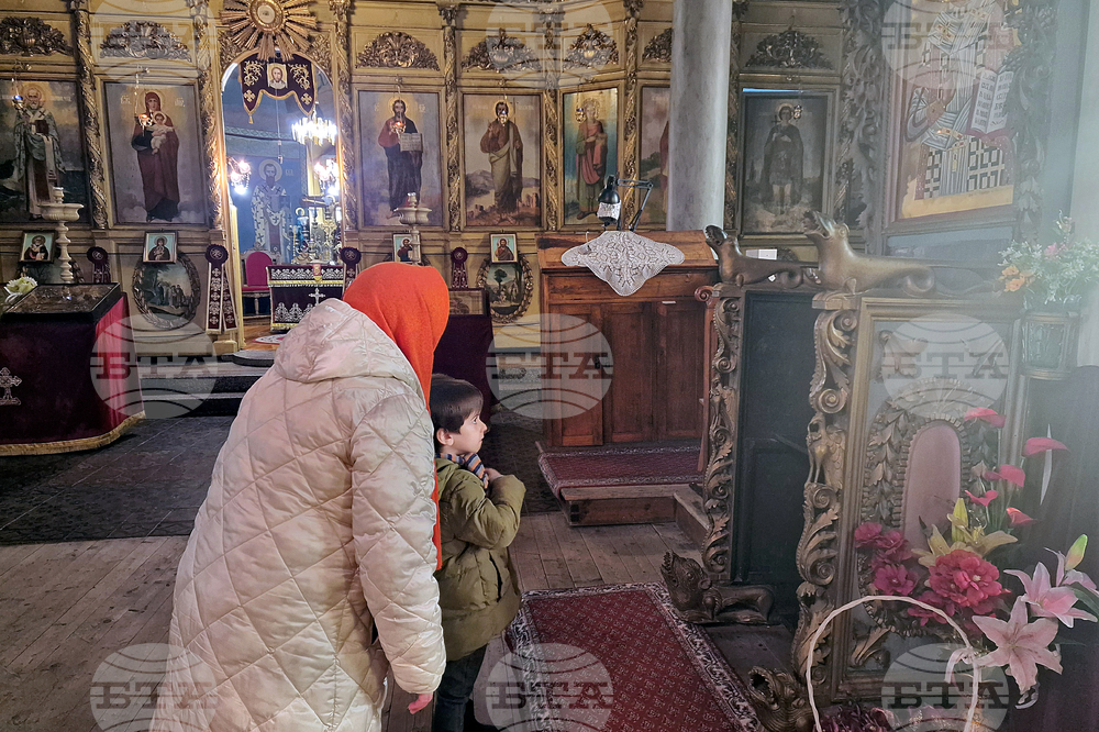 Разград - храм „Св. Николай Мирликийски Чудотворец” - литургия - Ден на Разград