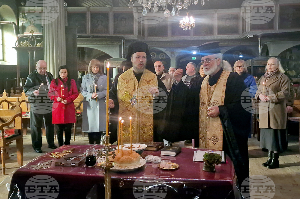 Разград - храм „Св. Николай Мирликийски Чудотворец” - литургия - Ден на Разград