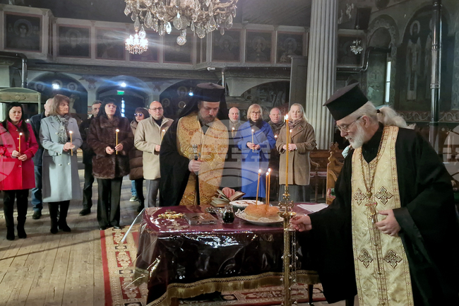 Свободата е дар и отговорност за днешните поколения, каза в празничната си проповед по повод Деня на Разград Главиницкият епископ Макарий