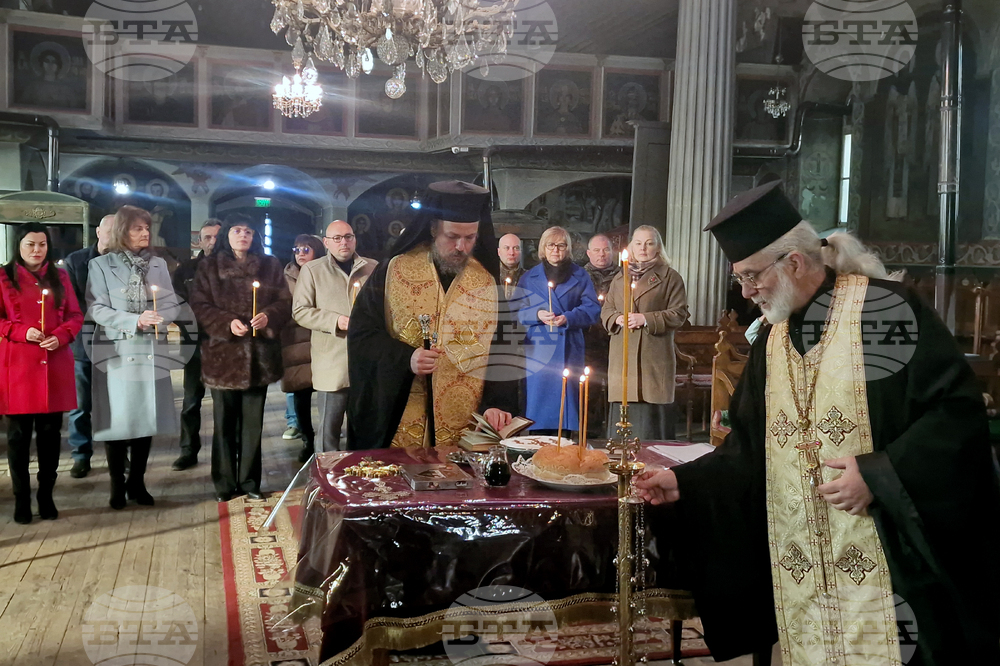 Разград - храм „Св. Николай Мирликийски Чудотворец” - литургия - Ден на Разград