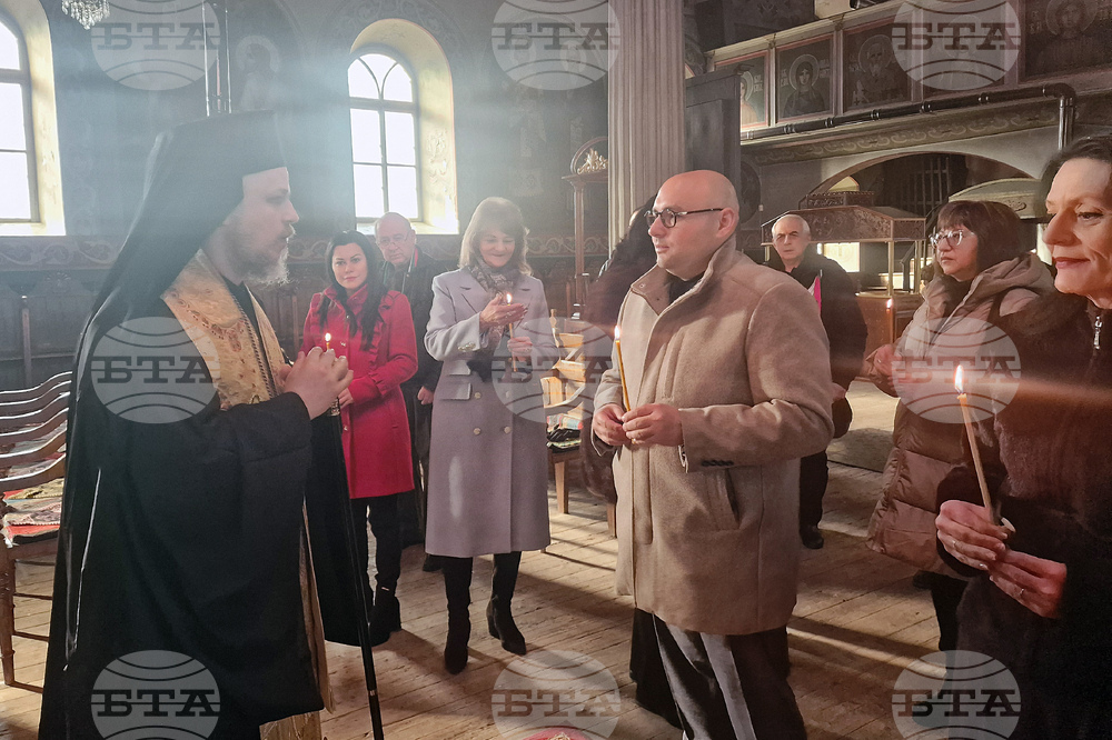 Разград - храм „Св. Николай Мирликийски Чудотворец” - литургия - Ден на Разград